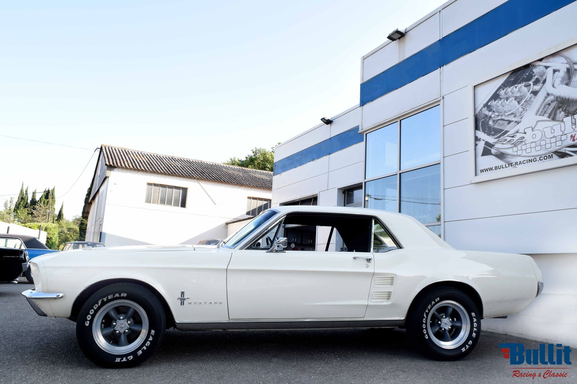 Ford mustang coupé blanc 289 de 1967