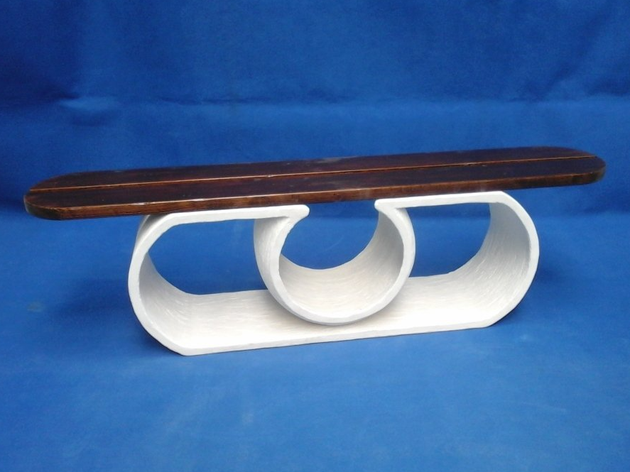 Banc base béton blanc et assise chêne foncé Banc extérieur imprimé en 3D béton fibré et bois