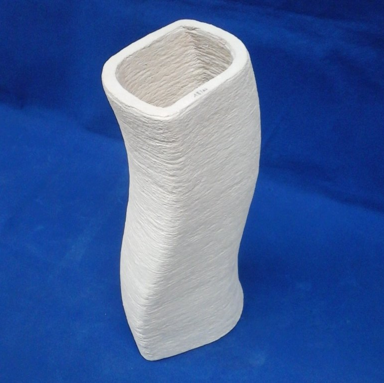 EY2 twisted vase Twisted concrete vase, outdoor and garden