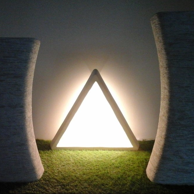 Trinity light garden light, white cement