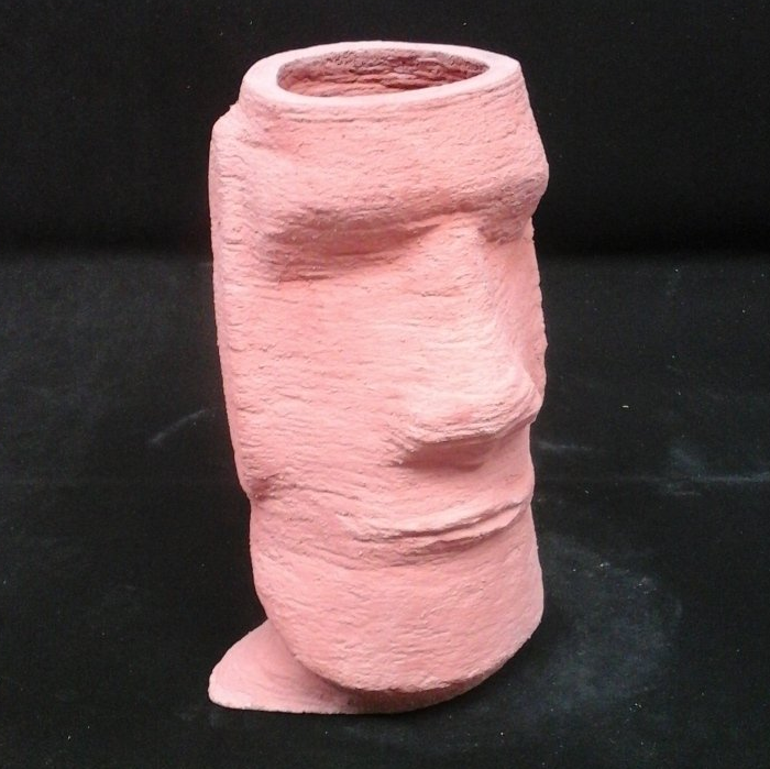 Pot Moai 3 rouge teinté dans la masse (avant lasure de protection) Pot Moai imprimé en 3D béton