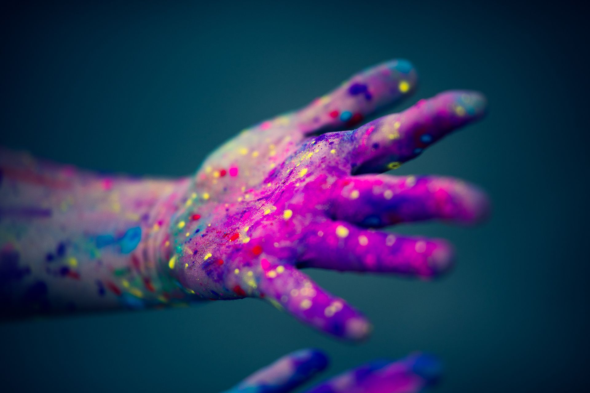 Anja Jekel Moderne JGA Bilder Unterfranken Werneck Schweinfurt Bamberg Würzburg Junggesellinnenabschied Fotoshooing Holi Hand