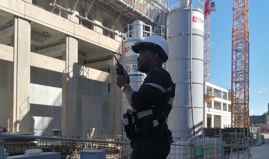 Missions : Assurer la bonne fermeture des accès et vérifier l'absence d’effraction. Dissuader toutes intention d'intrusion malveillante. Établir un rapport détaillé de toutes anomalies constatées lors de la ronde du gardien.