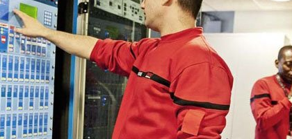 Missions : Exploitation du PC de sécurité. Entretien élémentaire des moyens concourants à la sécurité incendie. Prévention des incendies. Sensibilisation des employés en matière de sécurité contre l'incendie et d'assistance à personnes. Intervention précoce et rapide face aux incendies. Alerte et accueil des secours. Evacuation du public. Assistance aux personnes au sein des établissements où ils exercent.