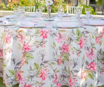 Mantel estampado flores rosas pequeña. Primavera rosa