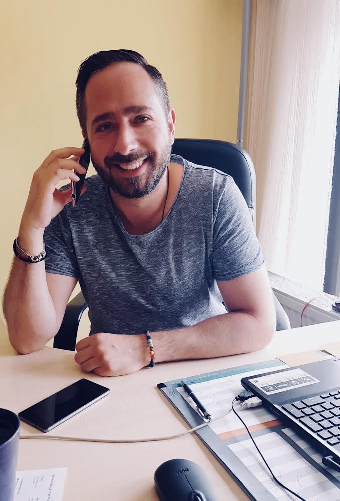 :-) Zögern Sie nicht mich anzurufen 0152 2165 4480, erreichbar auch über WhatsApp Filippo Caparelli