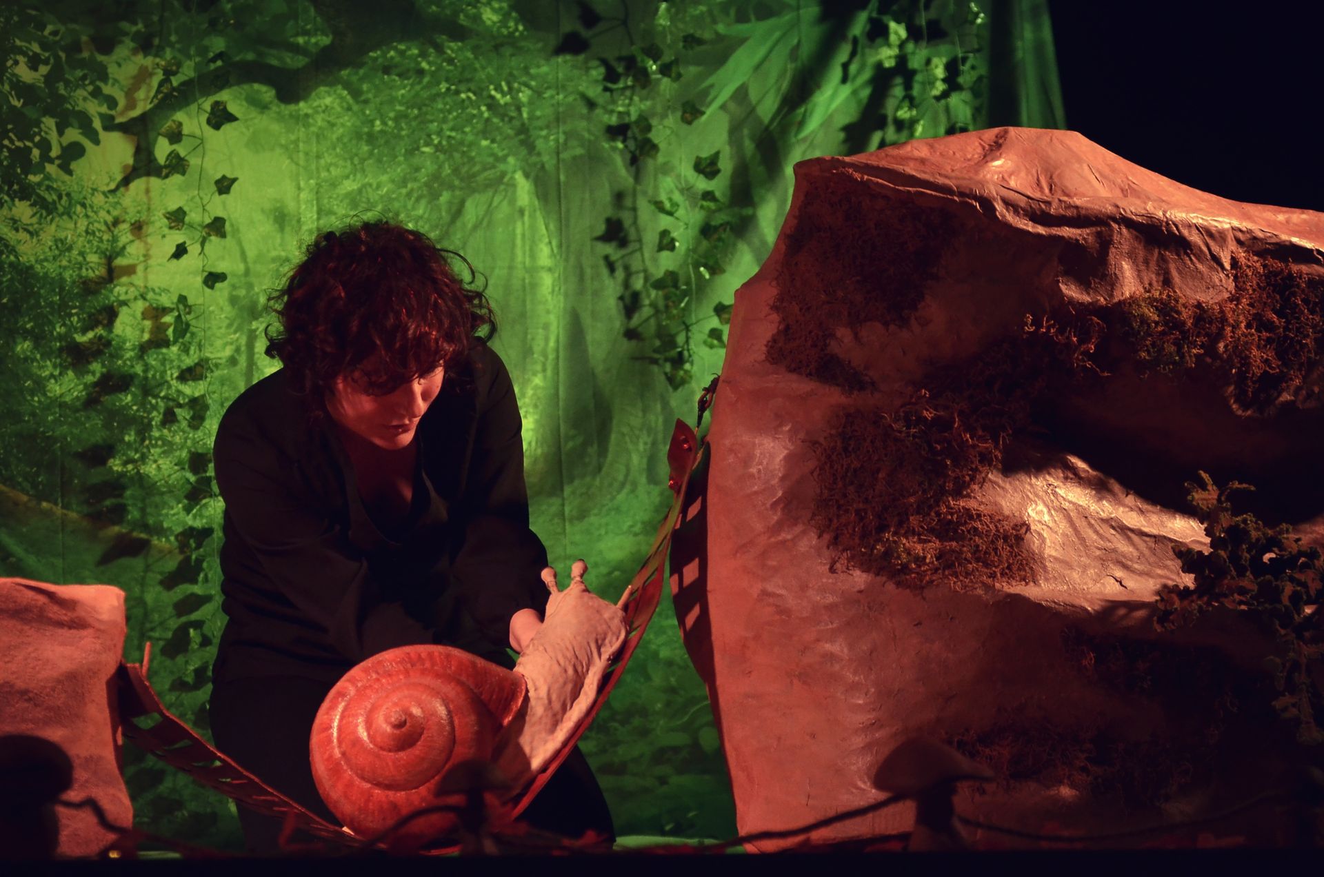 spectacle Chlouc Ambraluna marionnette escargot marionettiste musique jeune public