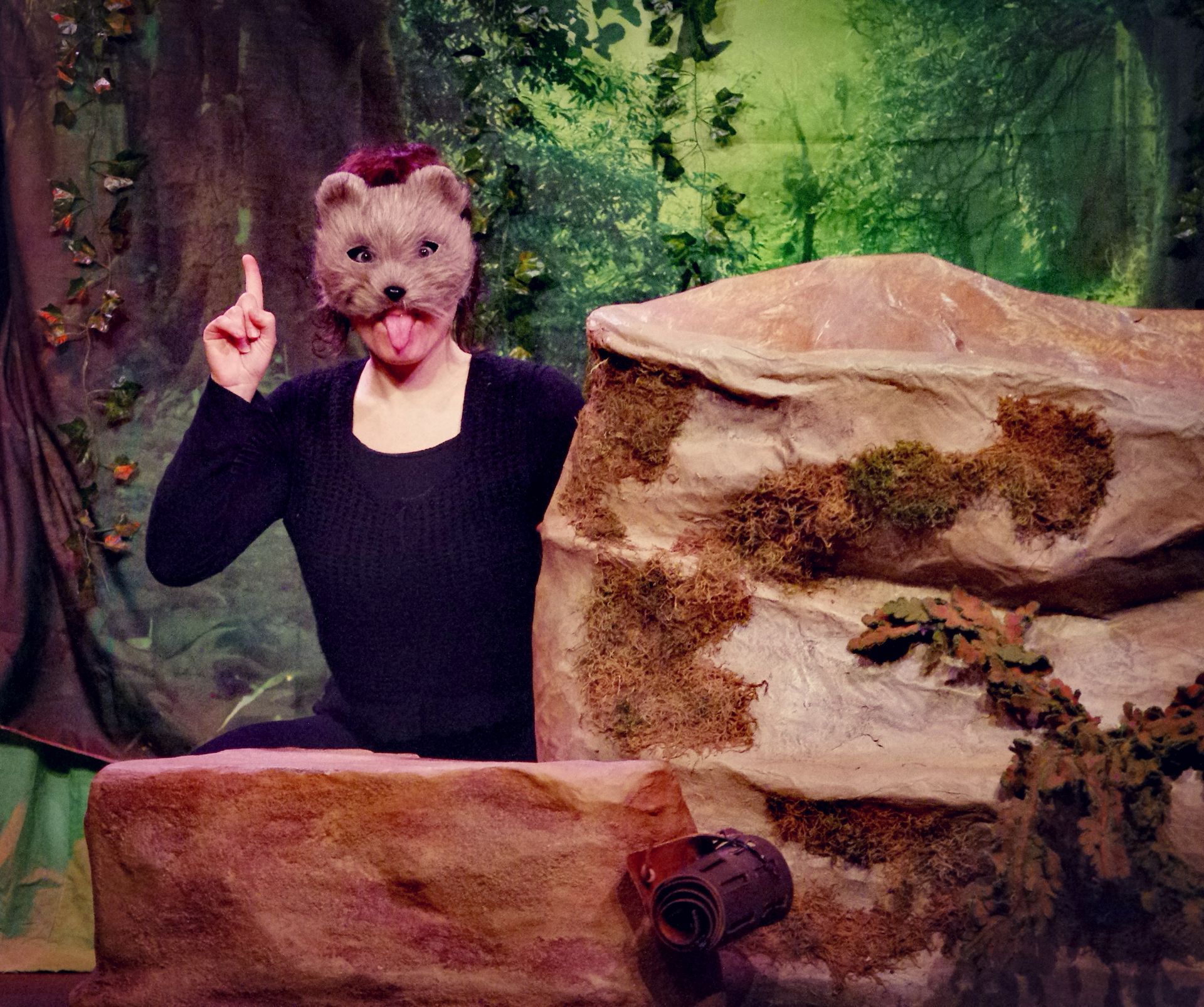 spectacle Chlouc Ambraluna fouine masque comédienne marionettiste marionnette escargot jeune public