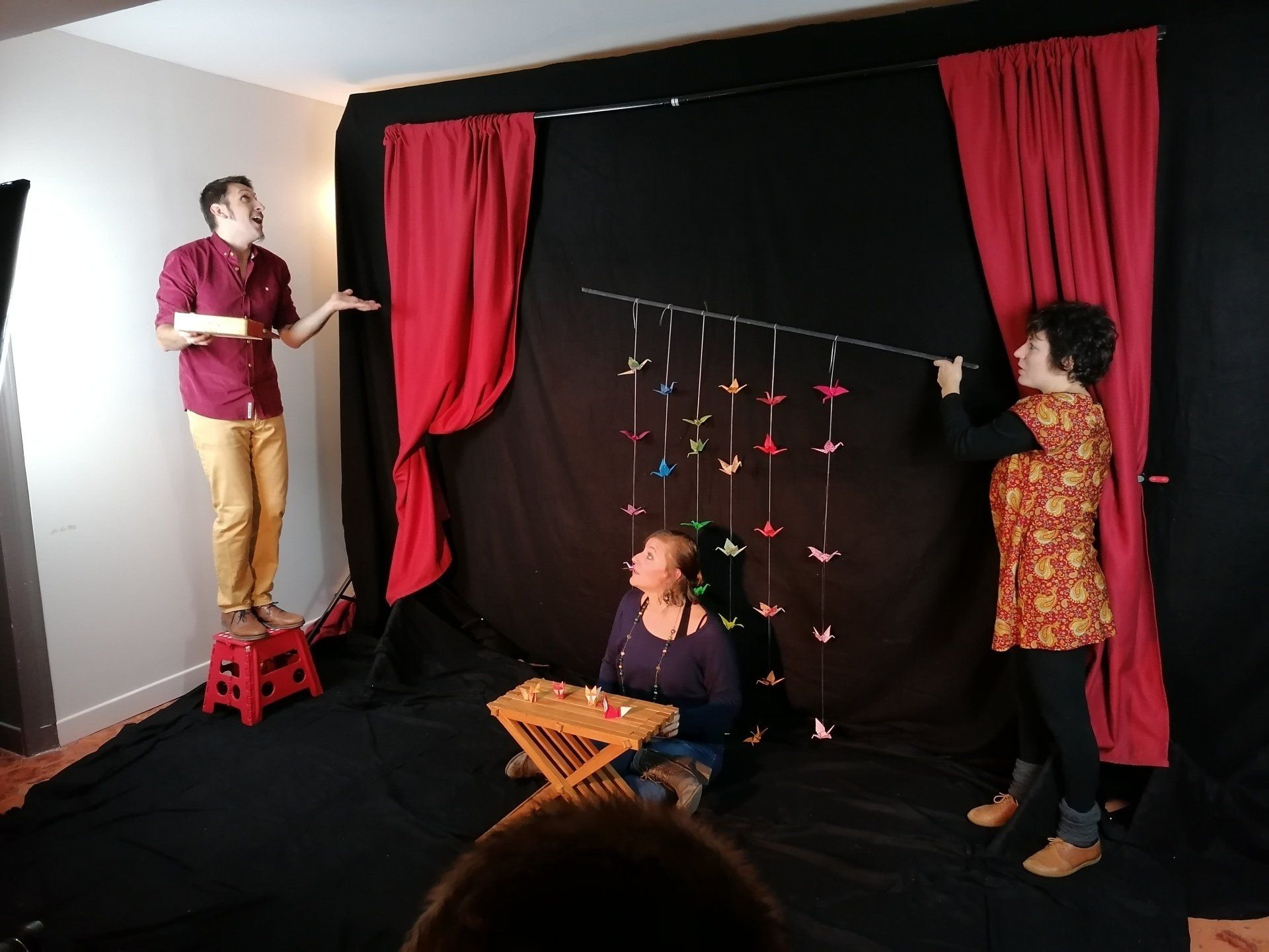 shooting Ambraluna trois artiste origami atelier enfants scolaires coulisses off