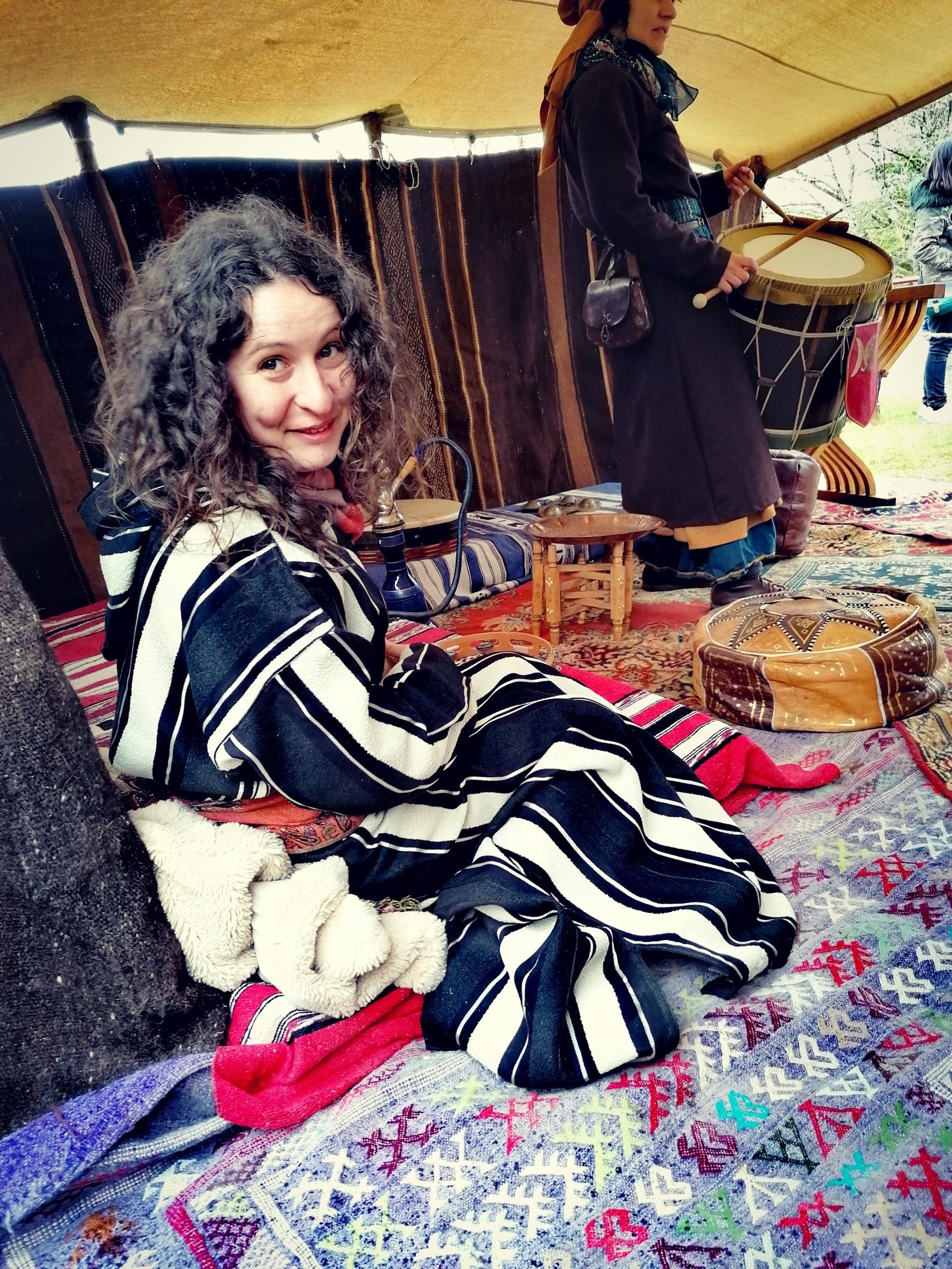 spectacle Chrétiens d'Orient dromadaire Ambraluna musiciens oud flûte musique d'orient tente berbère narguilé