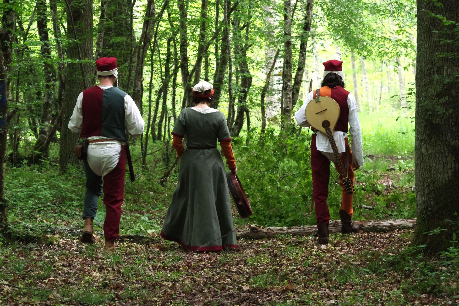 Spectacle Per Viam costume renaissance trois musiciens bendir flûte mandole cornemuse