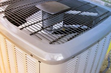 Ventilator und Lüftungsgitter Ventilator und Lüftungsgitter in einer Lüftungsanlage