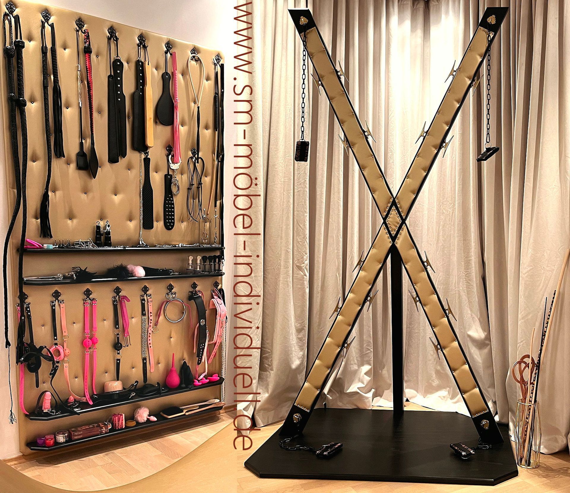 Für weitere Infos und Preise , click einfach auf das Bild Standkreuz Gold gepolstert Andreaskreuz BDSM-Kreuz