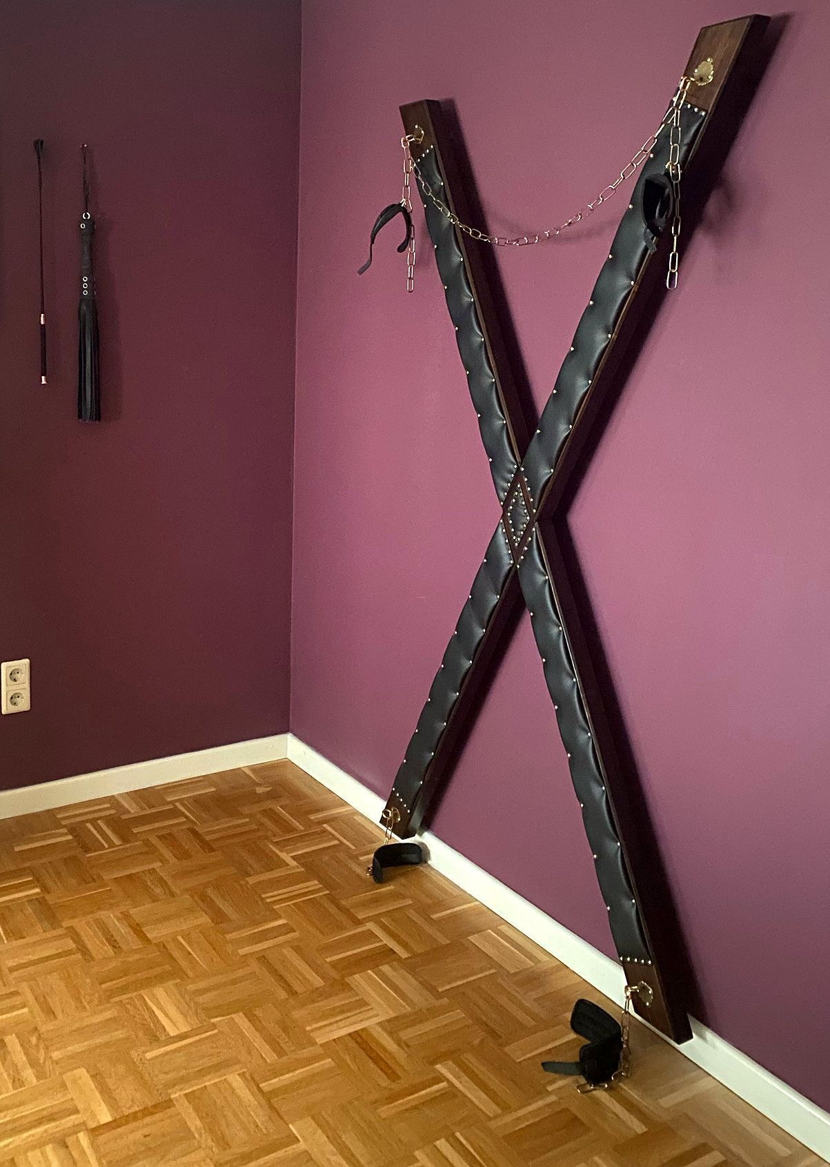 Andreaskreuz gepolstert ,
Standkreuz gepolstert , 
BDSM-Kreuz gepolstert