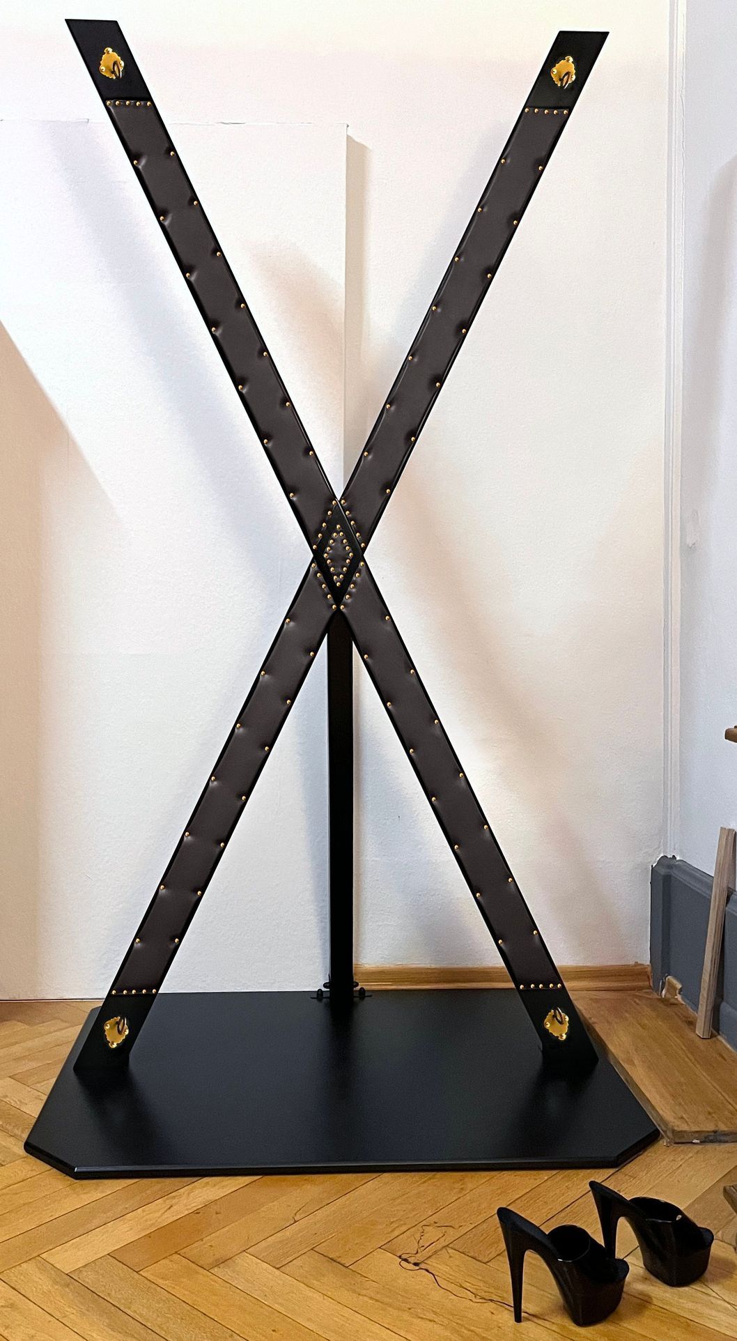 Andreaskreuz gepolstert ,
Standkreuz gepolstert ,
BDSM-Kreuz gepolstert