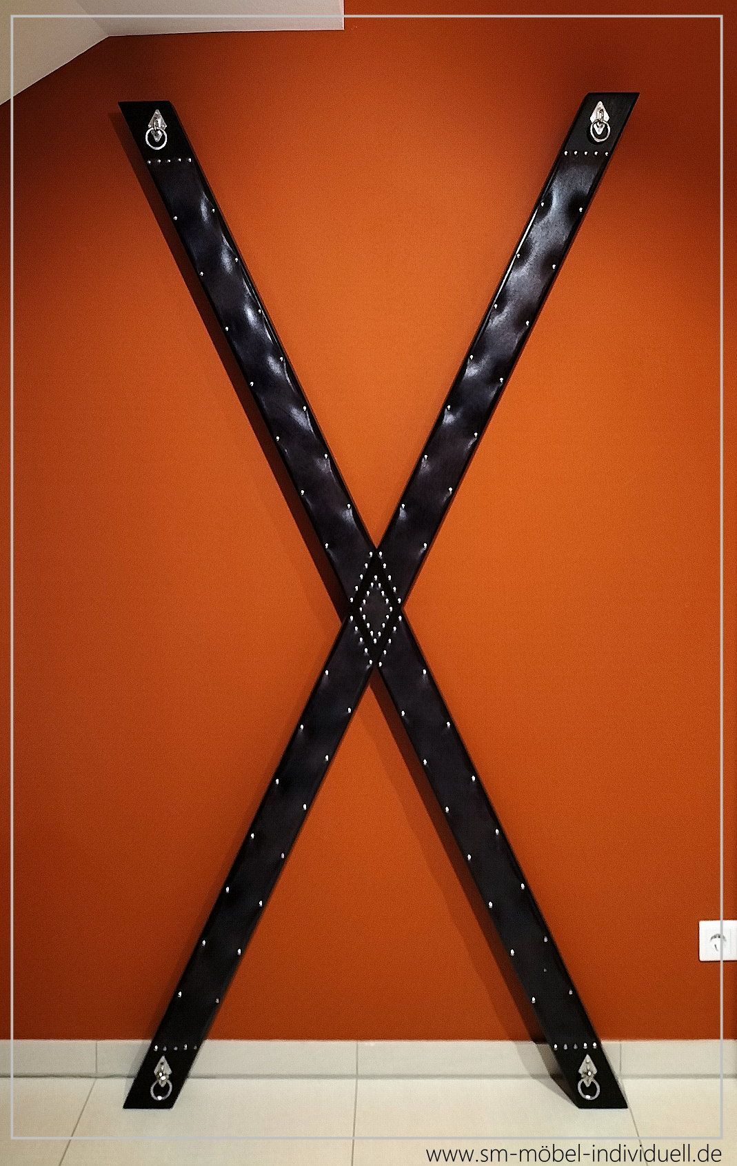 Andreaskreuz Schwaz gepolstert ,
Wandkreuz Schwarz gepolstert ,
BDSM-Kreuz Schwarz gepolstert