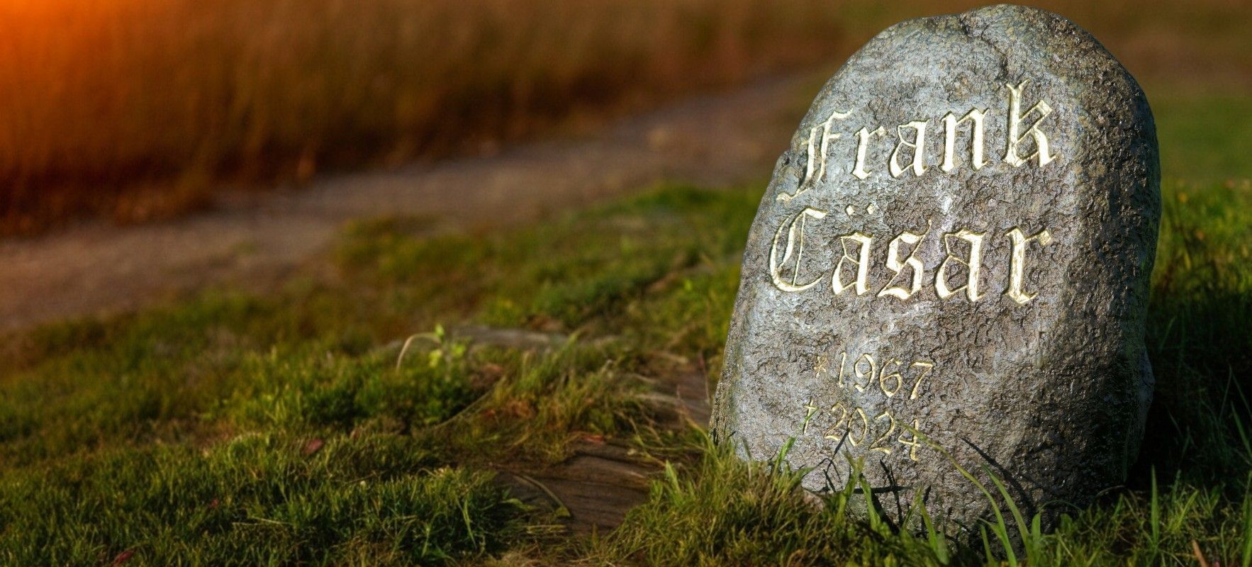 Skandi Stone - gravierte , natürliche Grabsteine