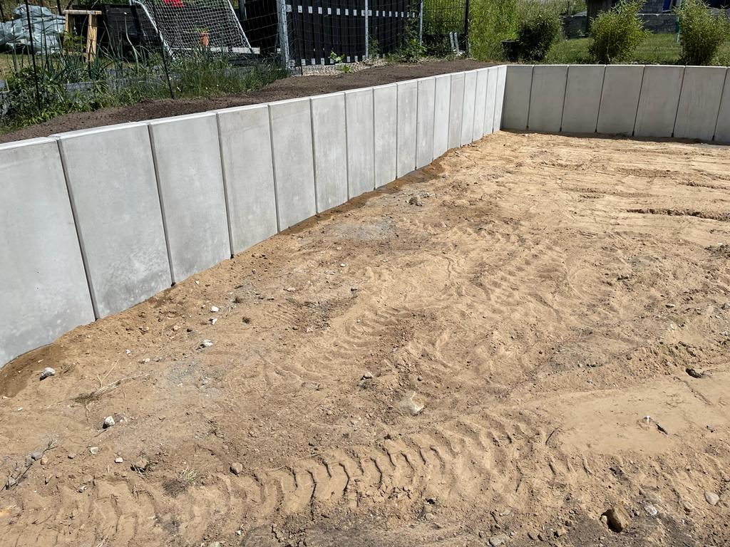 Skandi Garden - Erdarbeiten, Grundstücksabfang mit L-Schalen