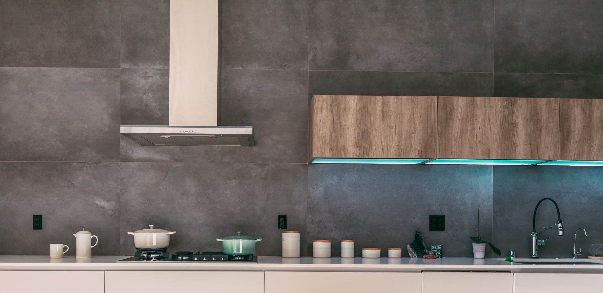 Contermorary sleek kitchen splashback