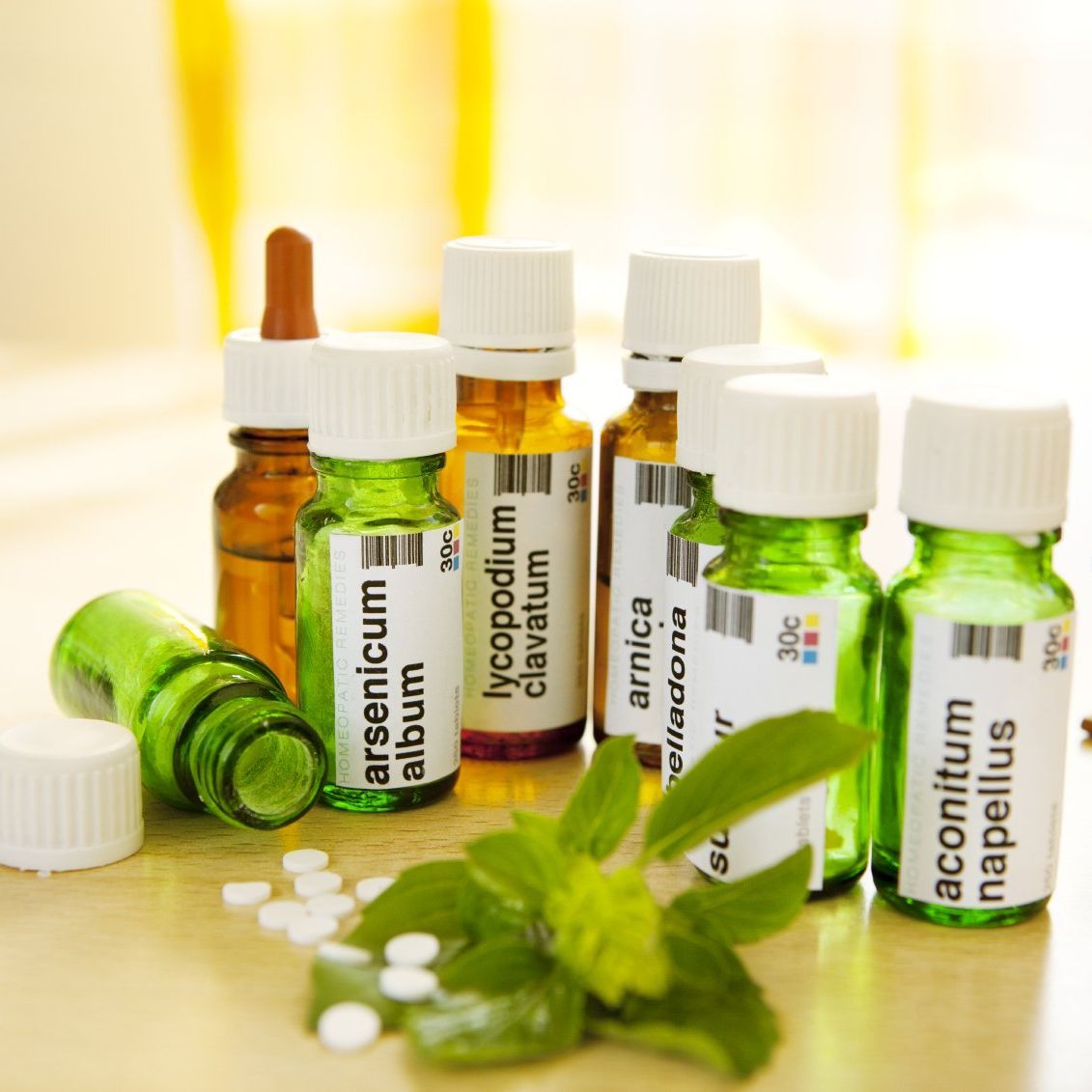 In der homöopathischen Behandlung wird ein individuelles Mittel verschrieben, das auf die Symptome und die Konstitution des Patienten abgestimmt ist.