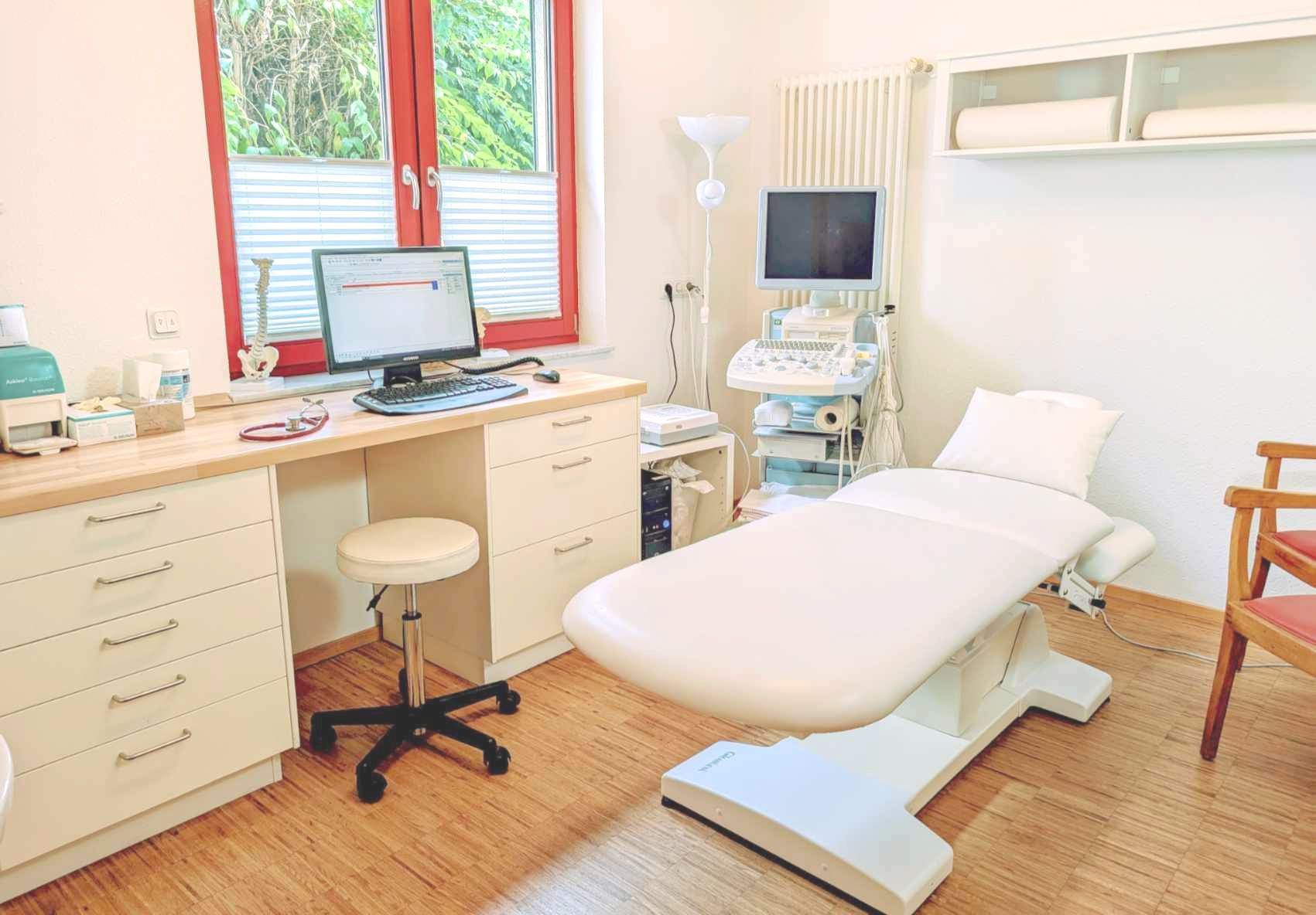 Behandlungsraum der Praxis von Frau Dr. Merl-Ripplinger, Nalbach