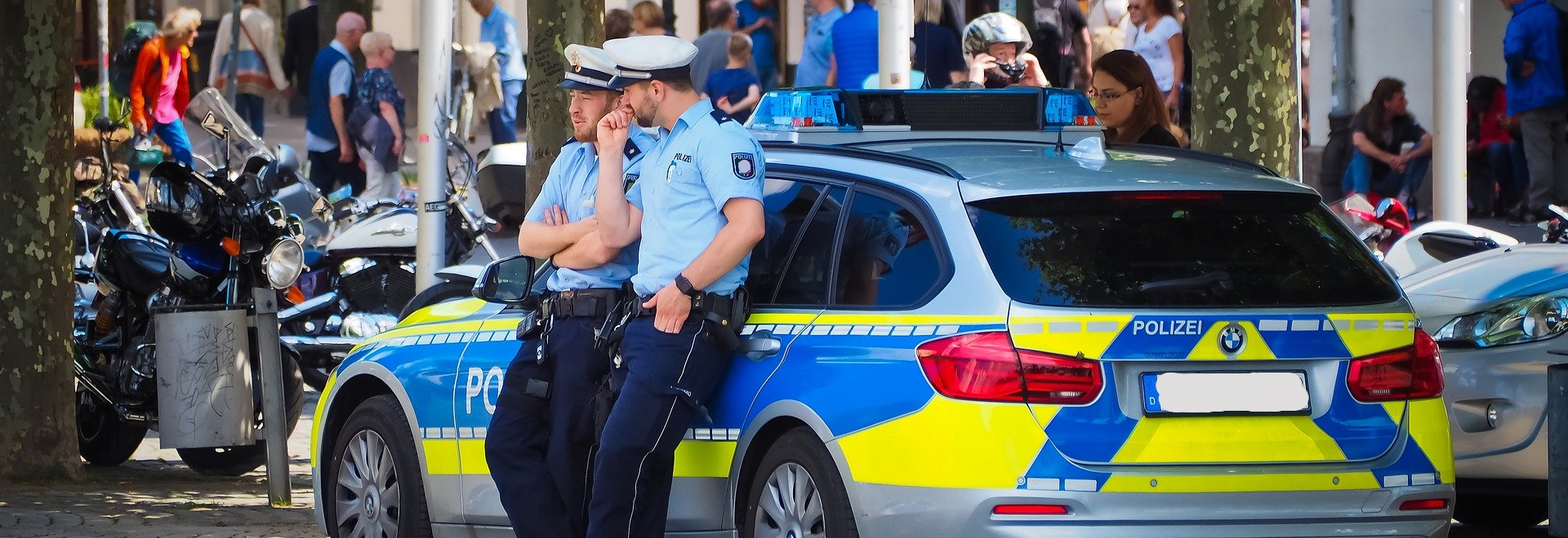 Polizei Mindestalter Bewerbung Streifendienst Polizei Verdienst Gehalt Ruhestand Rente Einstellung