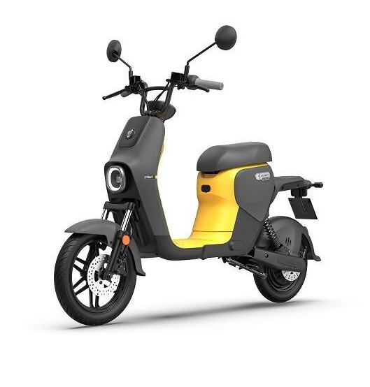 Elektroroller Segway B110S in schwarz/gelb seitlich stehend