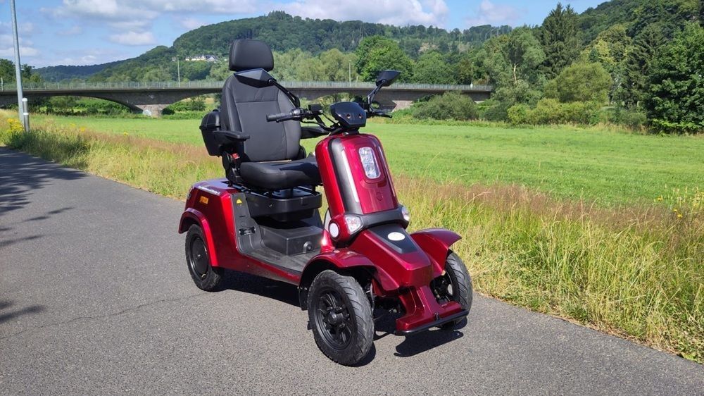 Seniorenmobile als Dreirad und Vierrad mit 15, 25 und 45 km/h Höchstgeschwindigkeit.