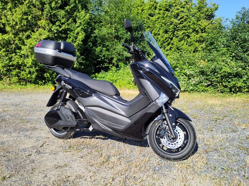 Elektroroller E-Kuma Wind 110 kmh und 150 km Reichweite