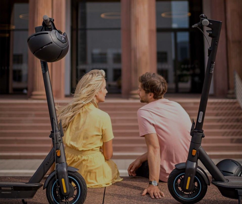E-Scooter Ninebot-Segway E-Scooter von Ninebot-Segway vor einer Treppe