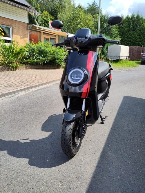 Elektroroller Niu MQi+ Sport schwarz rot