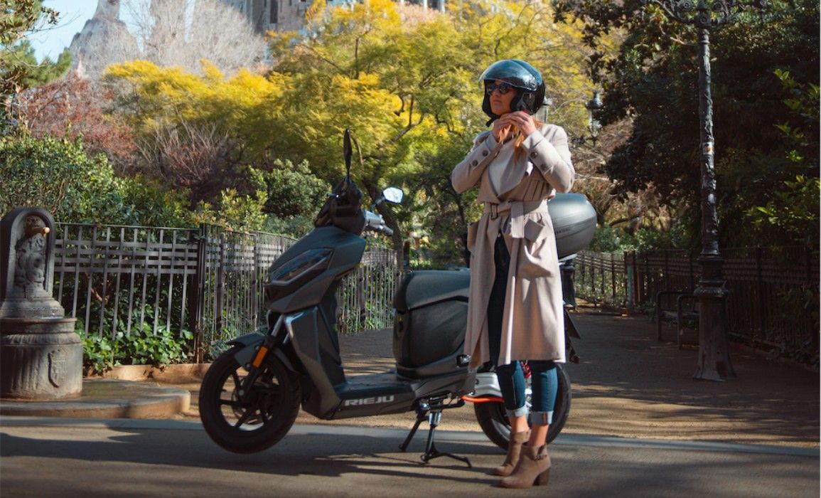 Elektroroller Rieju e-City1 Elektroroller Rieju e-City1 auf dem Hauptständer stehend