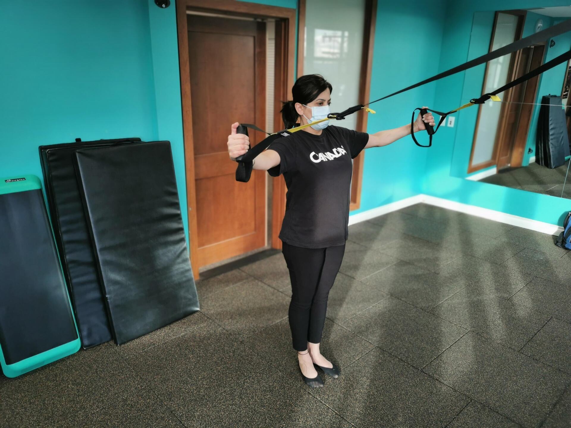 Kiren working her back with the TRX bands! Young Woman TRX Exercise