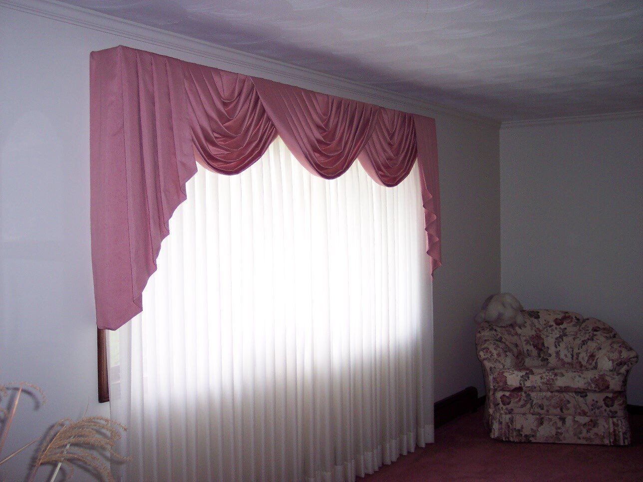 Custom Made Draperies, Curtains, Top Treatments, Valances, Shades, Blinds, Graber, Hunter Douglas, Bed Spreads, Dust Ruffles, Pillows, Cushions, Drapery Rods, Drapery Hardware, Interior Decorating, Interior Design, Remodeling, Syracuse NY, Central NY