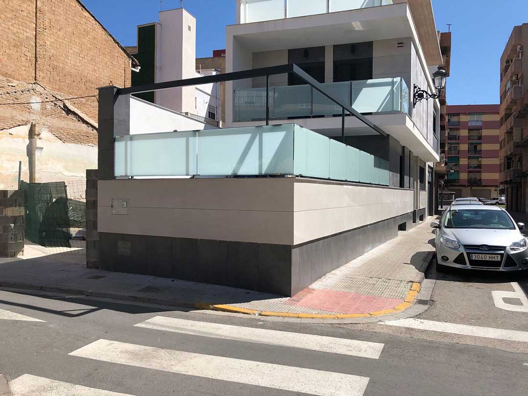 instalaciones y cerramientos de cristal valencia
