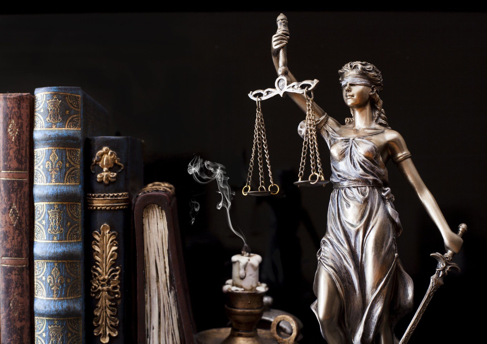 وکالت و مشاوره قانونی