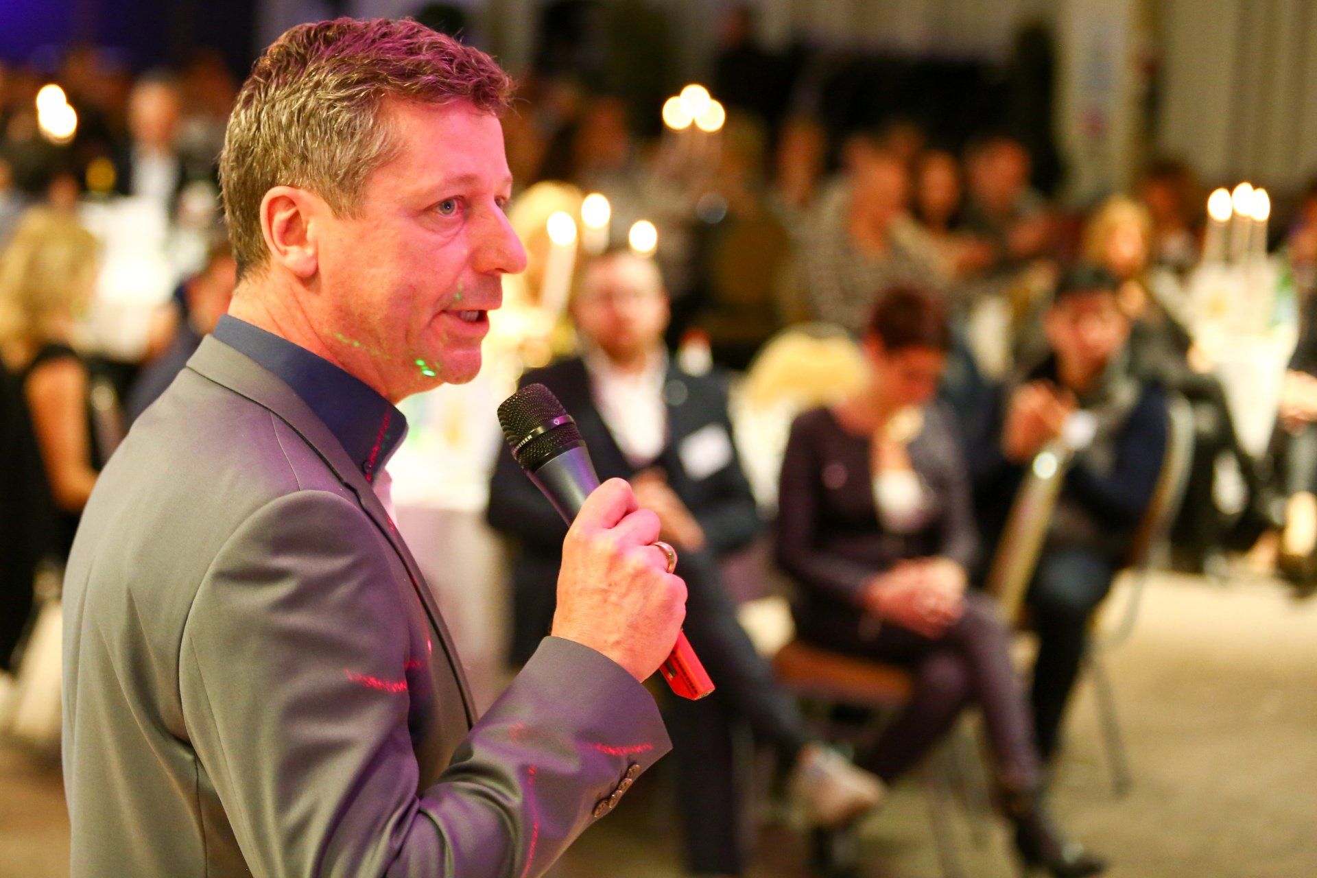 Soirée d'entreprise, séminaire, présentation de produit ... entreprise,séminaire,photo,micro,sauvage,raphael,conférence,