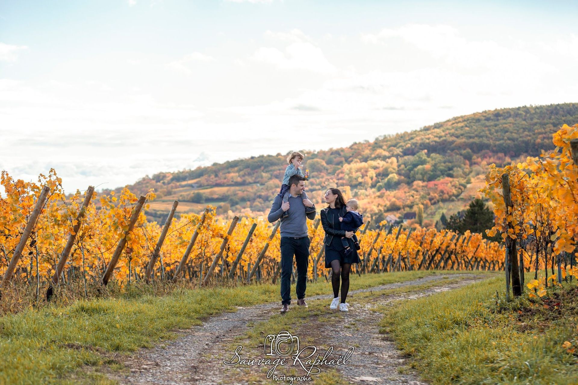 photo famille dans les vignes, carte cadeau strasbourg, séance photo strasbourg, séance photo carte cadeau, offrir une carte cadeau, carte cadeau saint valentin, carte cadeau famille, carte cadeau shooting, carte cadeau noel, bon cadeau strasbourg, bon cadeau noel strasbourg, bon cadeau séance photo strasbourg, bon cadeau séance photo, cadeau surprise, cadeau surprise strasbourg,  cadeau alsace, séance photo surprise, séance photo carte cadeau, carte cadeau fetes des meres, carte cadeau anniversaire, carte cadeau naissance, carte cadeau mariage, carte cadeau grossesse, séance photo grossesse, séance photo enfant, séance photo maternité, séance photo dans les bois, carte cadeau fete des peres, enterrement de vie EVJF, enterrement de vis EVJG, carte cadeau saint valentin, carte cadeau naissance, carte cadeau fiançailles, carte cadeau bapteme, babyshower, séancephoto dans les vignes photo famille strasbourg, babyshower strasbourg,