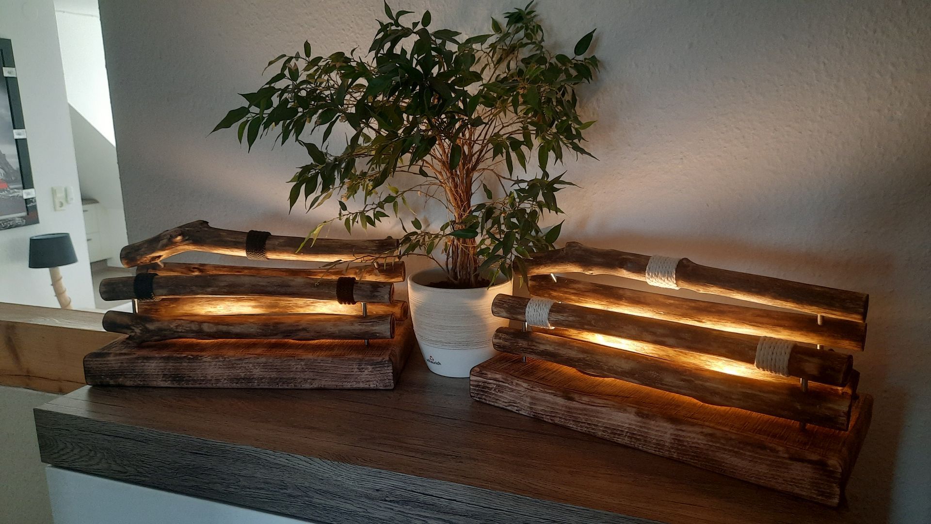 Modell: ULT3-18-2 SW (links) / ULT3-18-3 W (rechts)