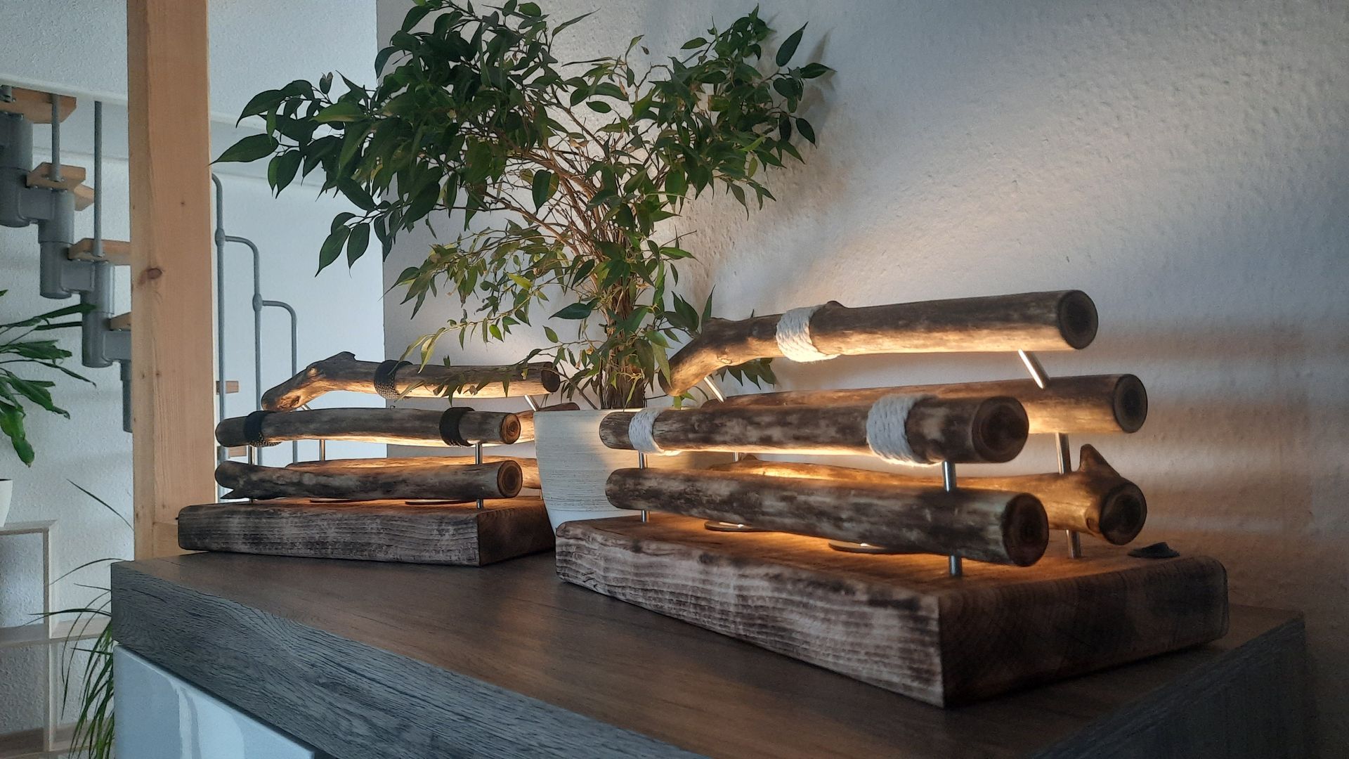 Modell: ULT3-18-2 SW (links) / ULT3-18-3 W (rechts)