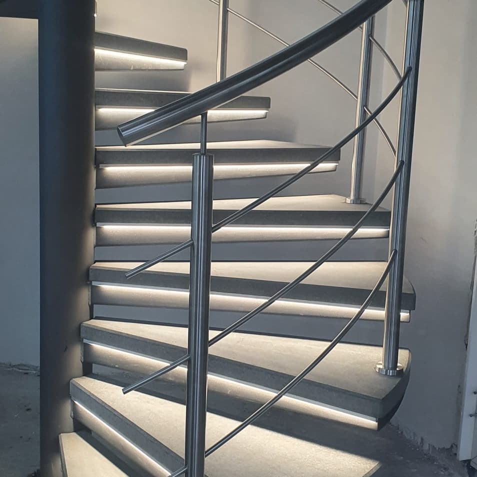 Spindeltreppe mit Beleuchtung