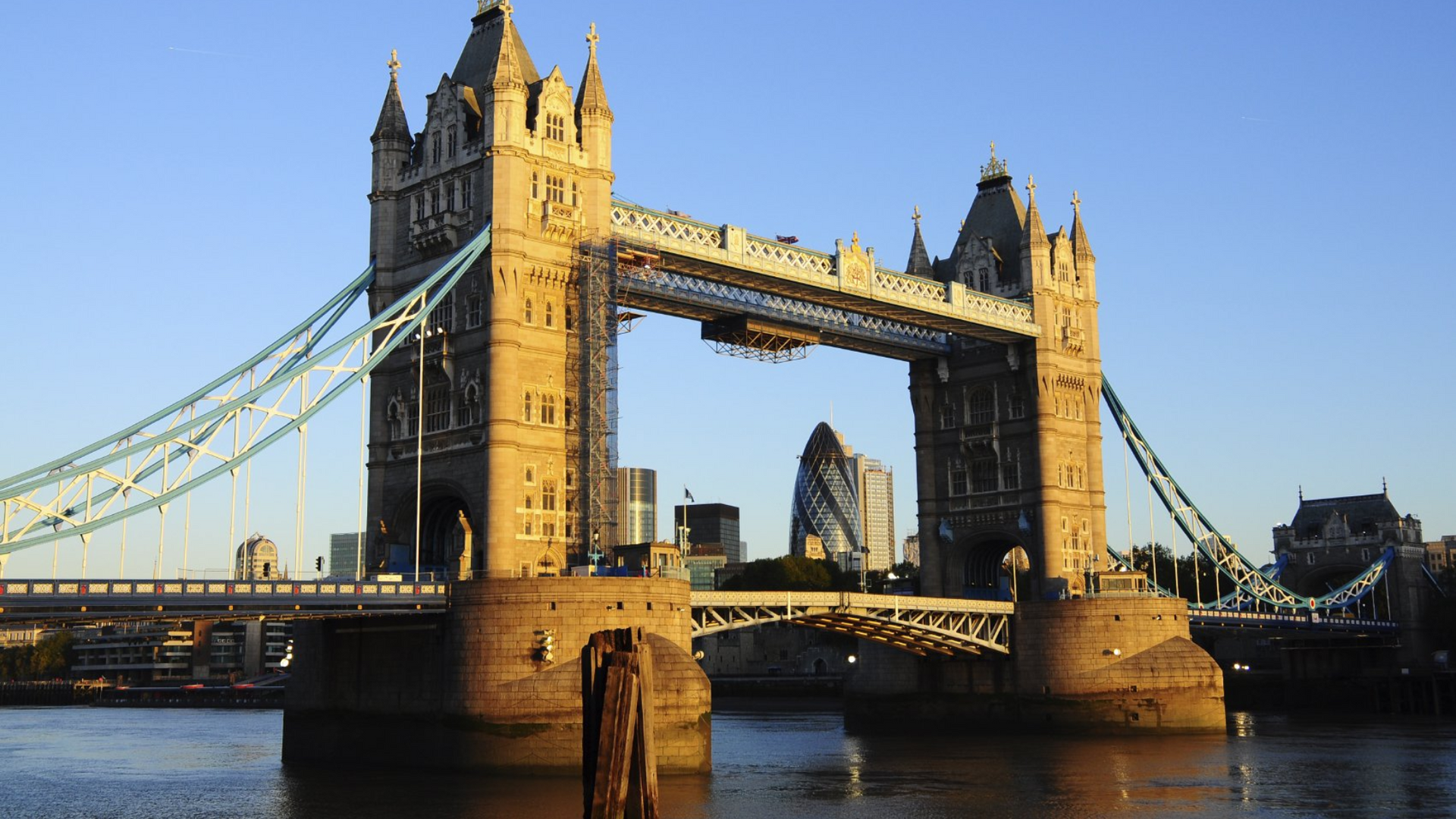 Hausbootferien Themse, Towr Bridge in London