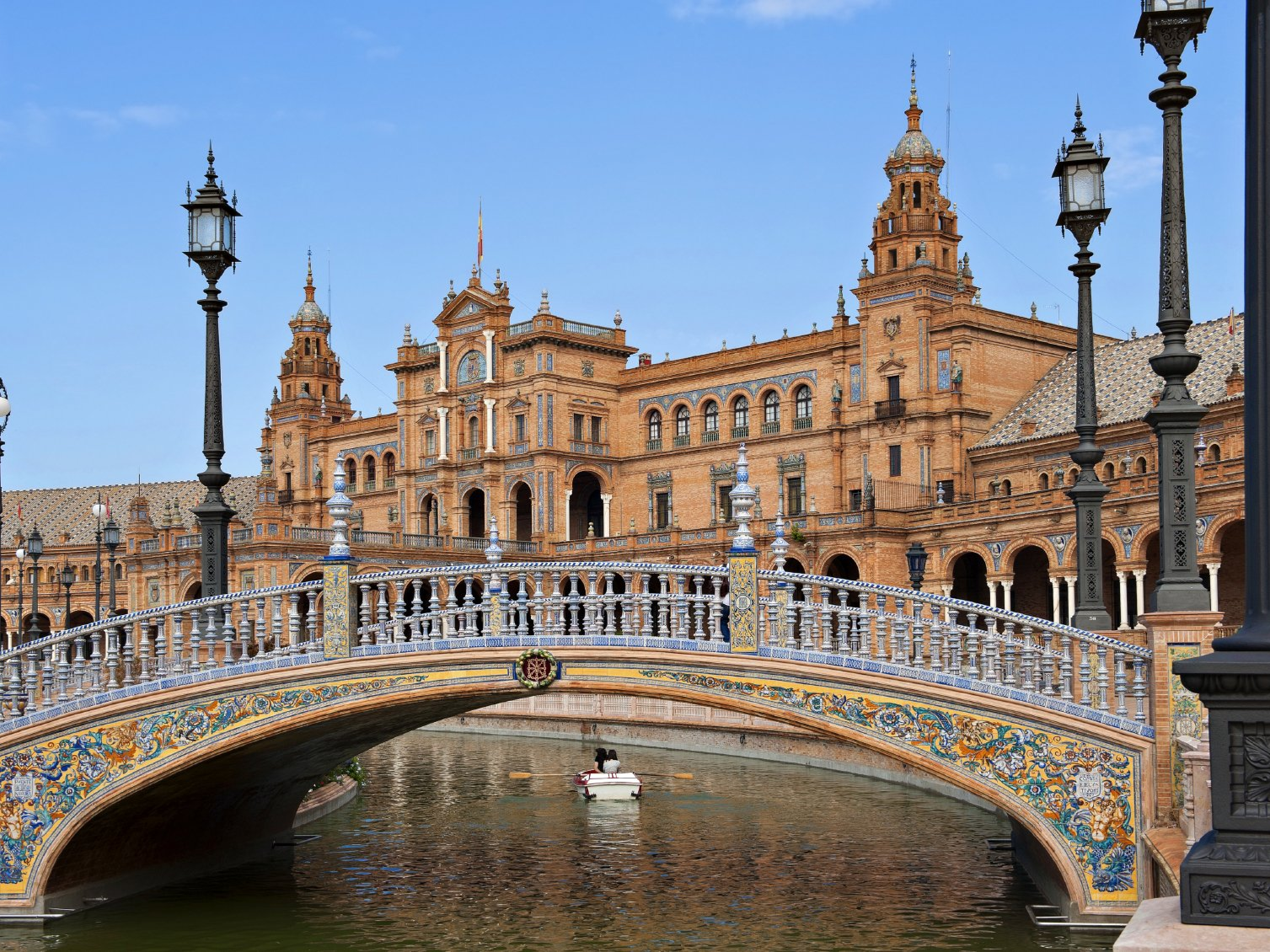 Hausbootferien in Italien buchen, Blick in die Kanallandschaft von Venedig