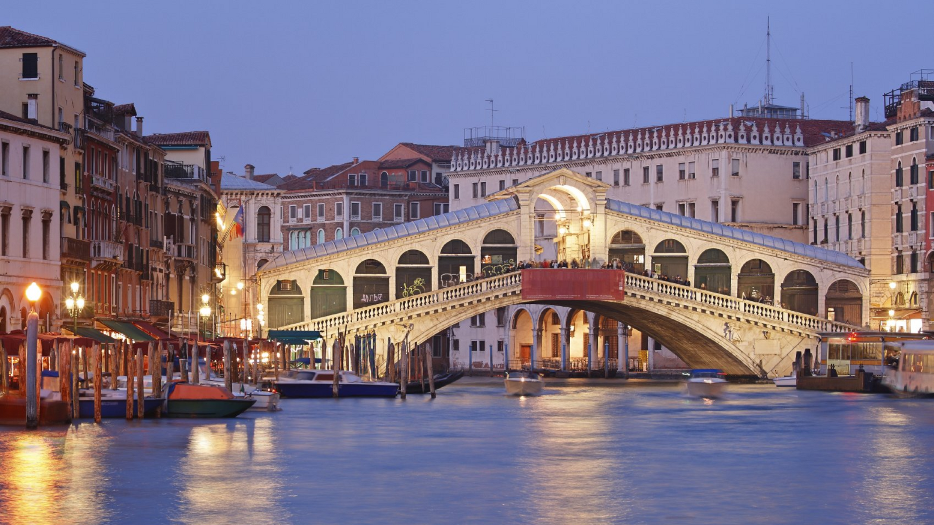 Hausbootferien in der Lagune von Venedig, Blick auf die Rialtobrücke