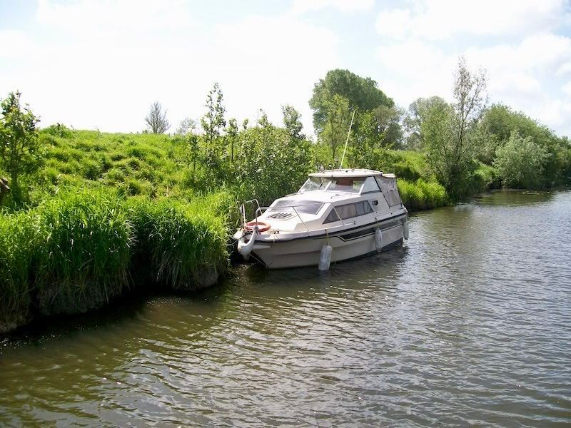 Hausboote mieten in Irland, Blick auf den Shannon und ein Boot