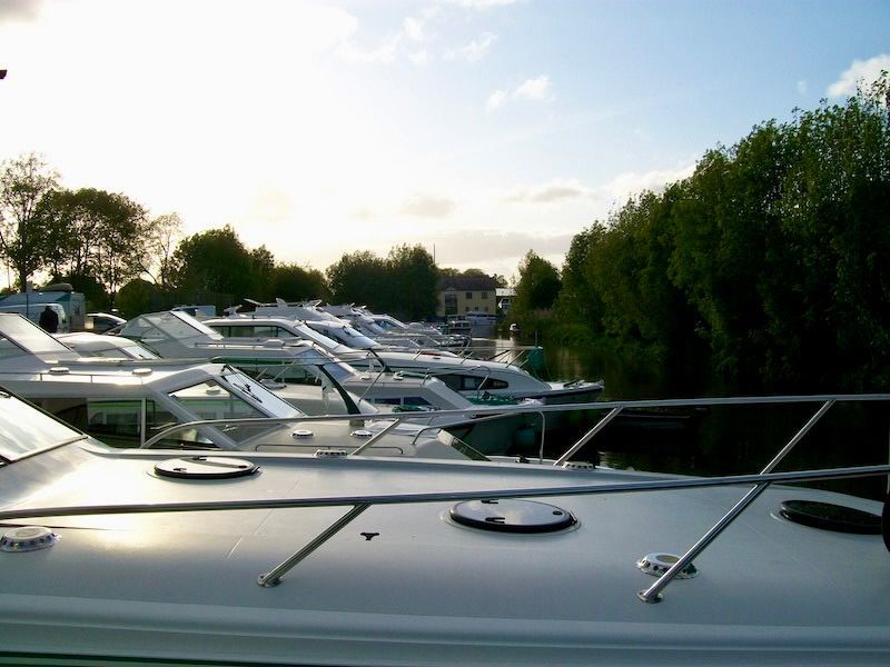 Hausbooturlaub in Irland, Blick auf die Flotte in Portumna
