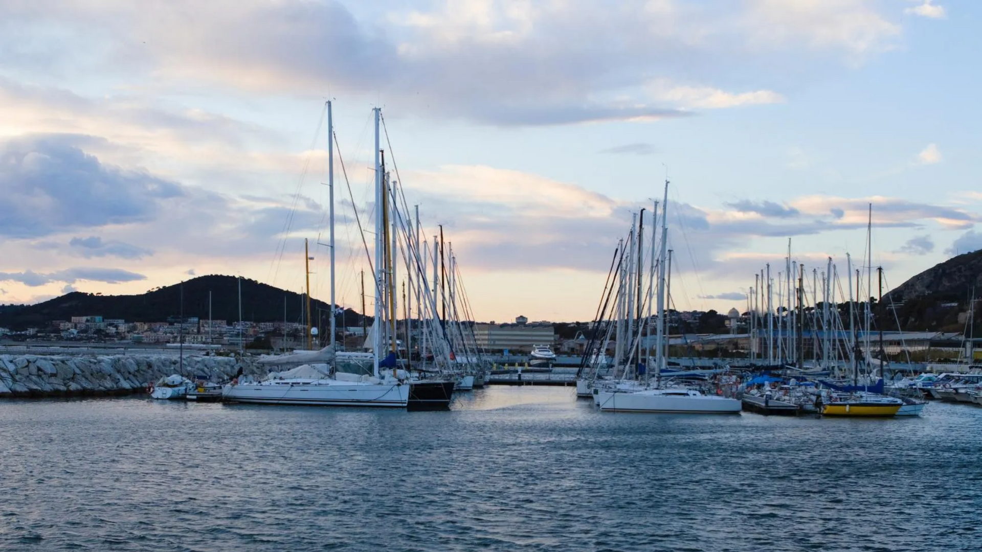 Segelyacht mieten mit Skipper