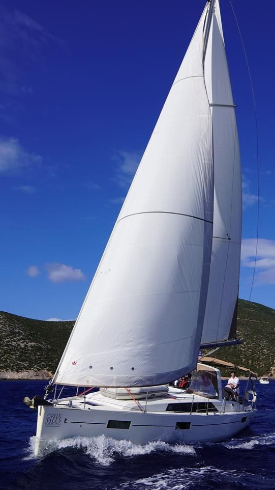Yachtcharter ab Athen & Lavrion, Segelyachten und Katamarane mieten