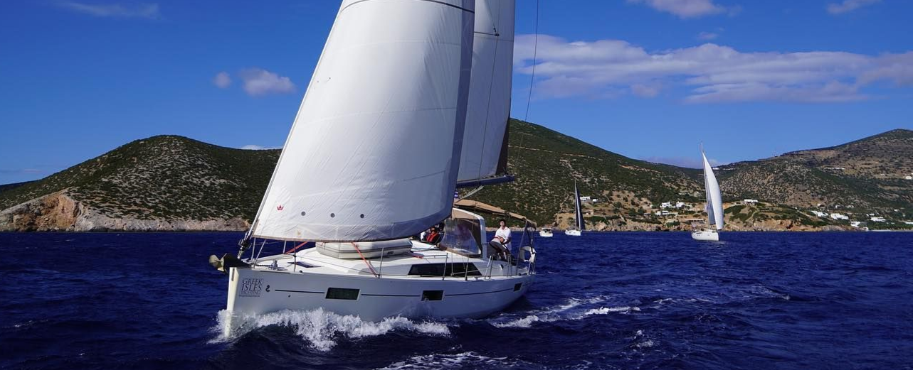 Segelyacht vor Kea in den Kykladen