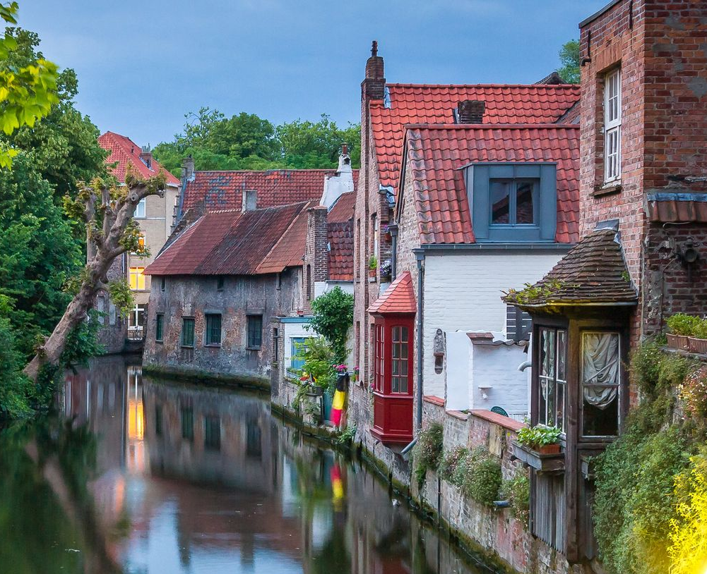 Hausbooturlaub in Belgien, Häuserfront in Brügge